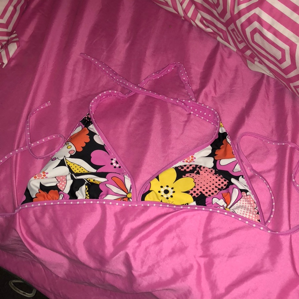 REVERSIBLE swim top! 👙